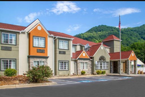 Quality Inn & Suites Maggie Valley - Cherokee Area - Housity