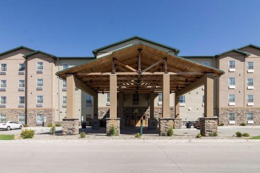 MainStay Suites Williston - Housity