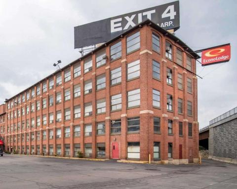 Econo Lodge Manchester - Housity