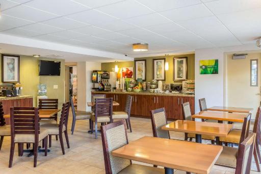 Quality Inn Flamingo - Housity