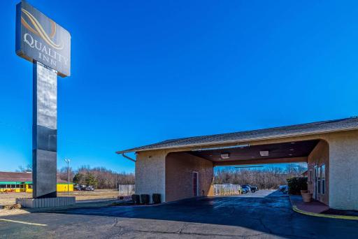 Quality Inn Glenpool - Tulsa - Housity