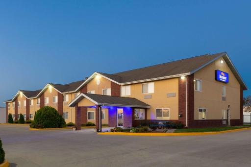 Baymont by Wyndham Fort Dodge - Housity