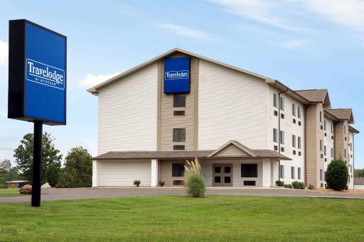 Travelodge by Wyndham Livonia - Housity