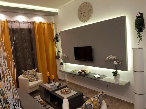 'Golden Aurora' Apartment With Elegant Style - Housity