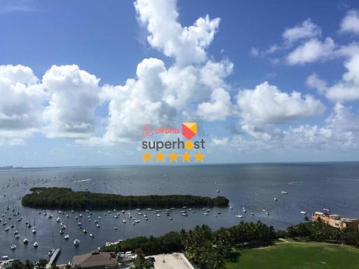 Ocean View Balcony steps from Restaurants, Peacock Park & Marina - Housity