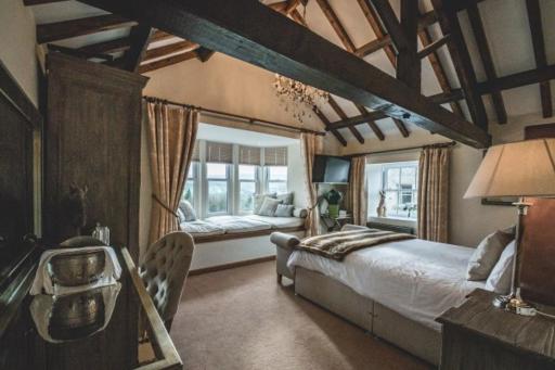 The Saddle Room - Housity