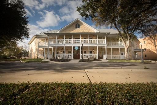 Gruene River Hotel & Retreat - Housity