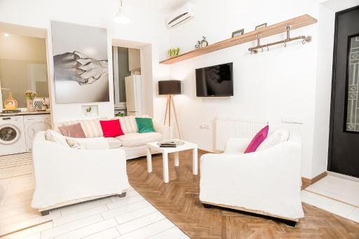 Tbilisi center 2 BD 80sq with Balcony and High ceiling - Housity