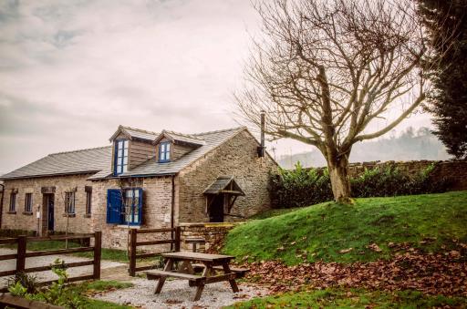 Hay Barn - Housity