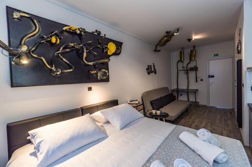 GraffitiSuites#Garage - Housity