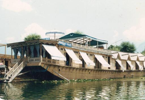 Maharajas palace houseboat - Housity