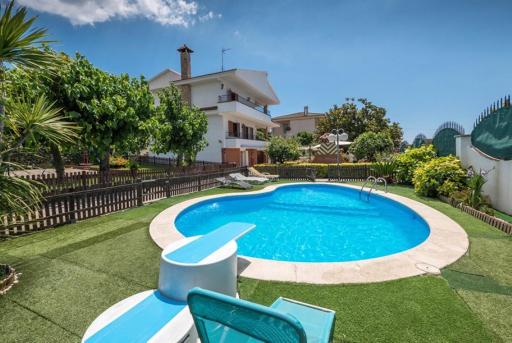 HomeHolidaysRentals Pallars - Costa Barcelona - Housity