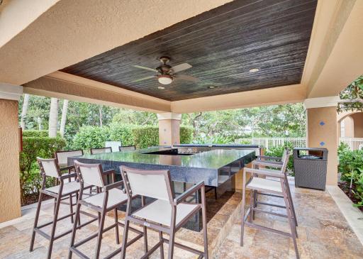 Renovated 2/2 Unit at Yacht Club/Aventura - Housity