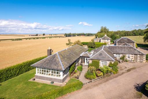 Denbrae Cottage West - Housity