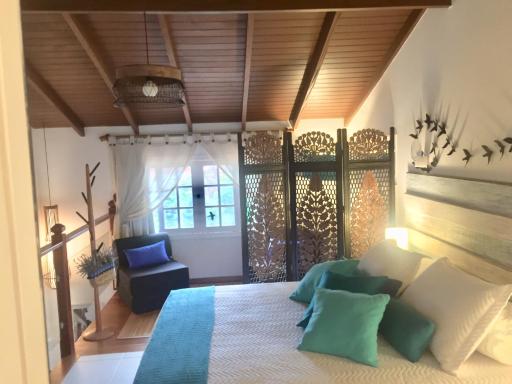 Cozy Blue House - Housity