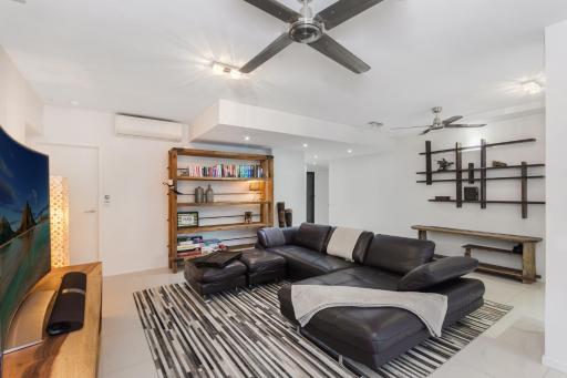 Luxury Pool Side Apartment in Beachfront Resort - Housity