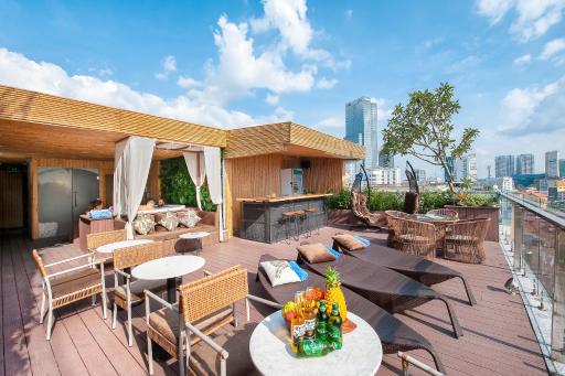 Adora Hotel - Housity