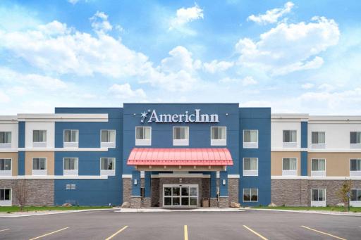 AmericInn by Wyndham Windom - Housity