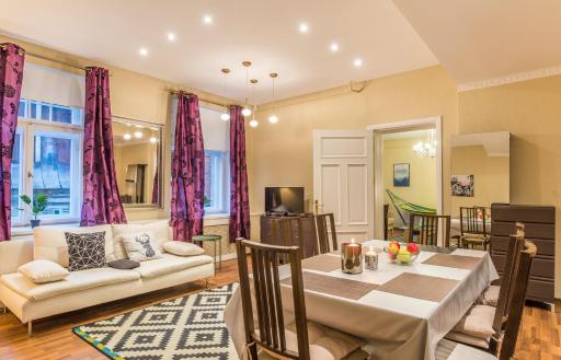 Charming spacious 3 bedroom in Old Town - Housity