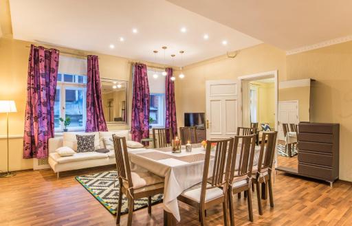 Charming spacious 3 bedroom in Old Town - Housity