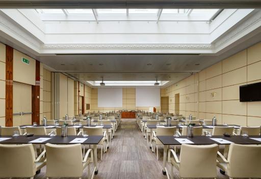 UNAHOTELS Decò Roma - Housity