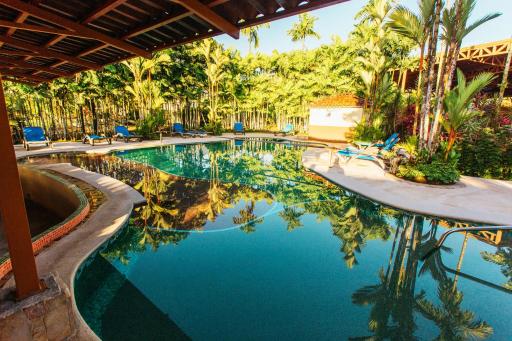 Arenal Backpackers Resort - Housity