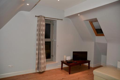 Apartment 3, Oakleigh House, Donnybrook Hill, Douglas Cork - Housity