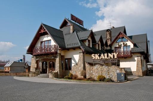 Skalny Dworek - Housity