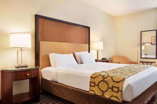 Belmont Inn & Suites - Housity