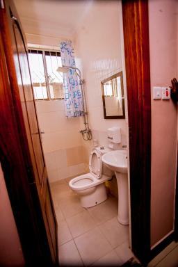 B10 Airport Lodge - Housity