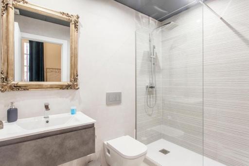 Mediterranean Flats Plaza Redonda - Housity