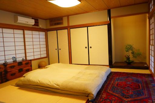 Atelier Bee's Knees Bed & Breakfast - Housity