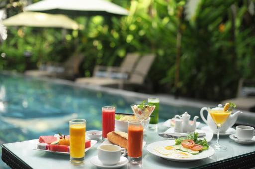 East West Villa - Housity
