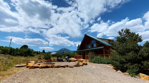 Canyon View Family Cabin, Deck, TV Room, Games, BBQ, Campfire - Housity