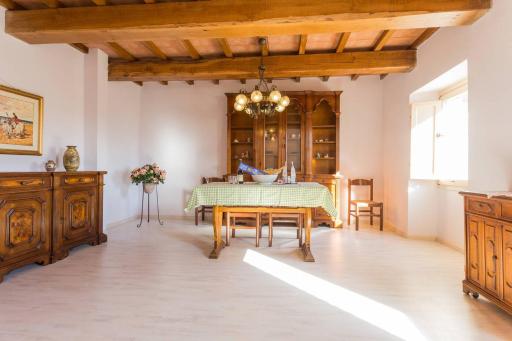 Villa Costanzi: Comfy Apartment Below The Cucco - Housity