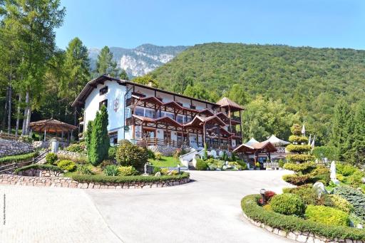HOTEL RISTORANTE SCOIATTOLO - Housity