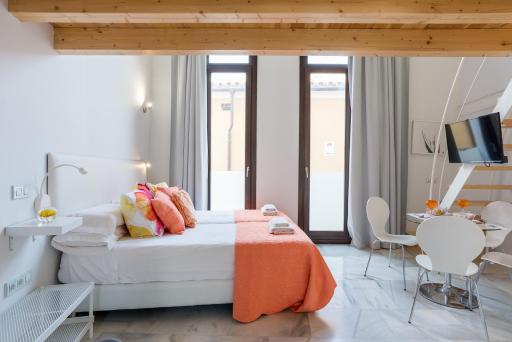 Malaga City Breaks - Housity