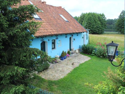 Pod tulipanem nad jeziorem - Housity
