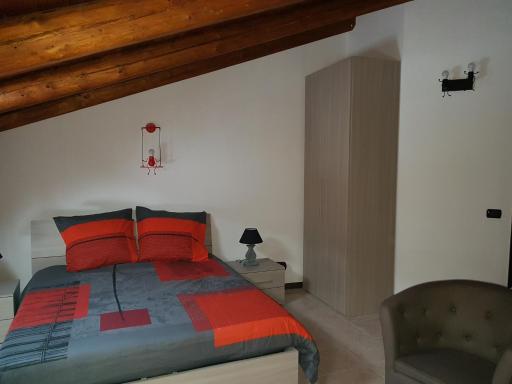 Rouge et Noir - Housity