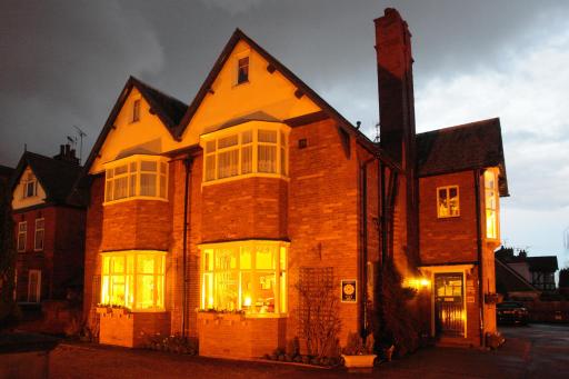 Midway Guest House - Housity