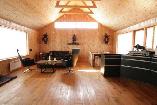 Glass House with Private River & 360° Views - Housity