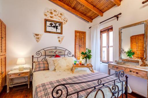 Eros House - Housity