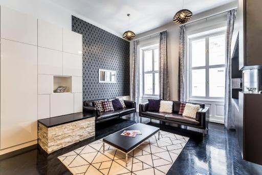 BpR B&W Elegant Home - Housity