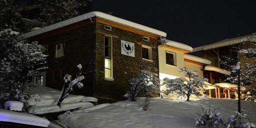 Hunting Lodge and Bar Bear Nook - Housity