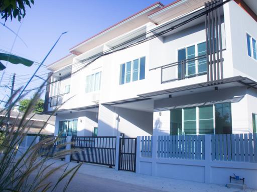 SomJai House - Housity