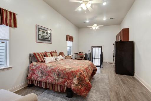 N Broad Studios - Housity