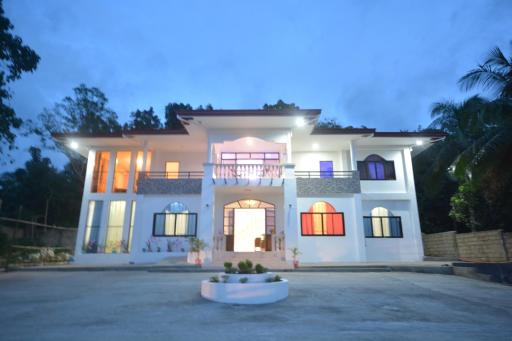 White Summerville Tourist Inn - Housity