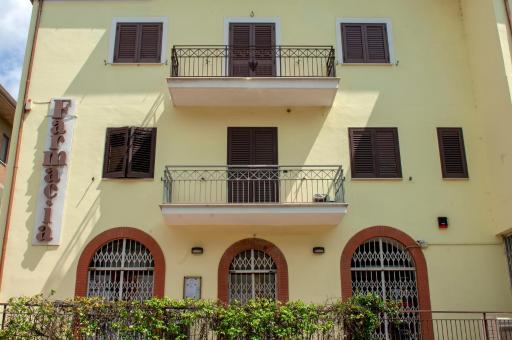 Bed & Breakfast Le Piazze - Housity