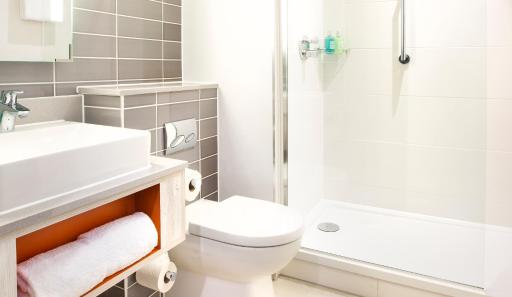 Leonardo Hotel Belfast - Housity