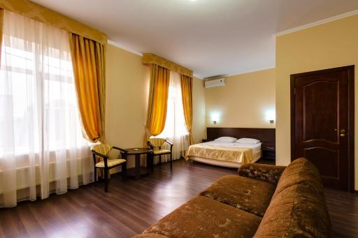 Hotel Zapadniy - Housity